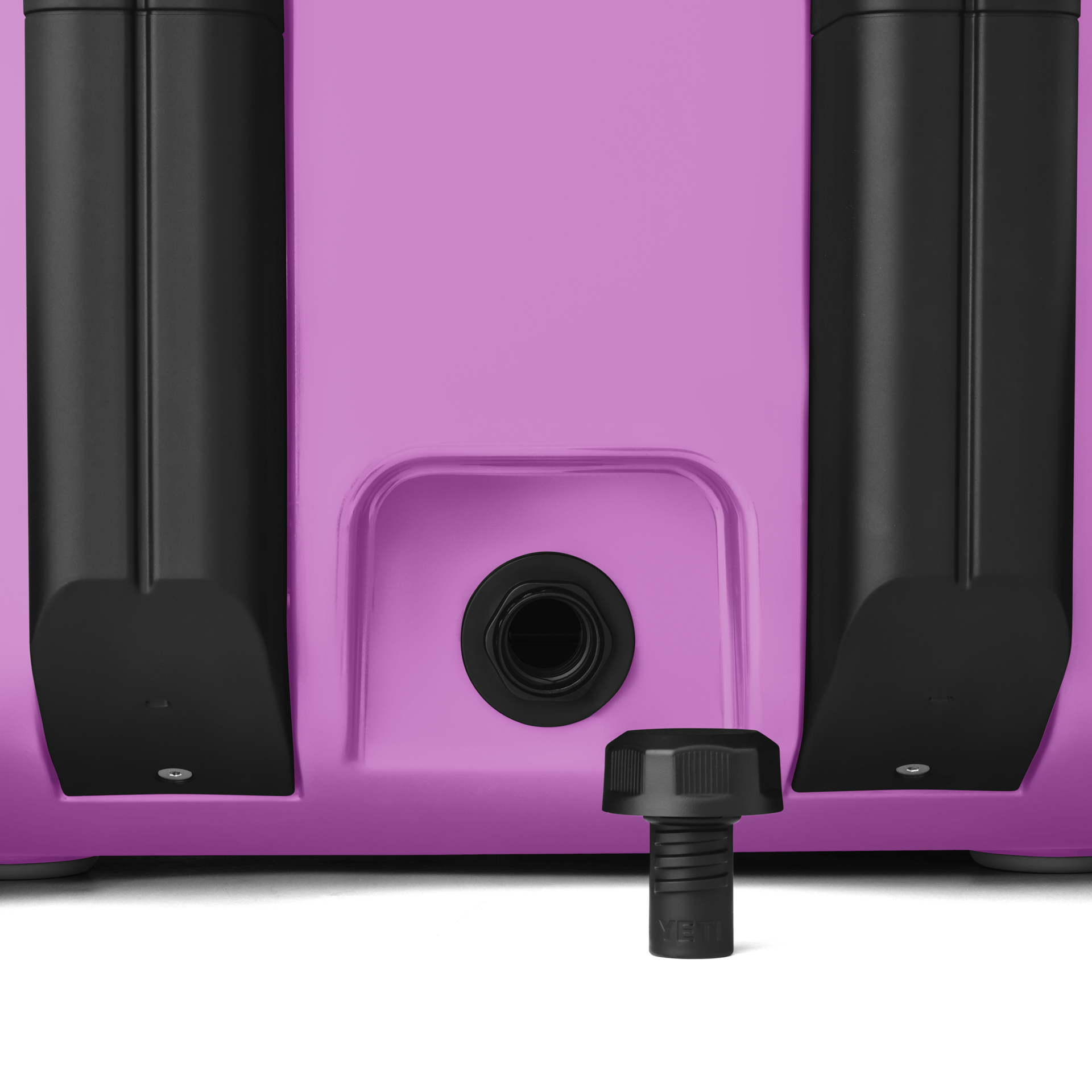 Roadie® 32 Wheeled Cooler - Image 11