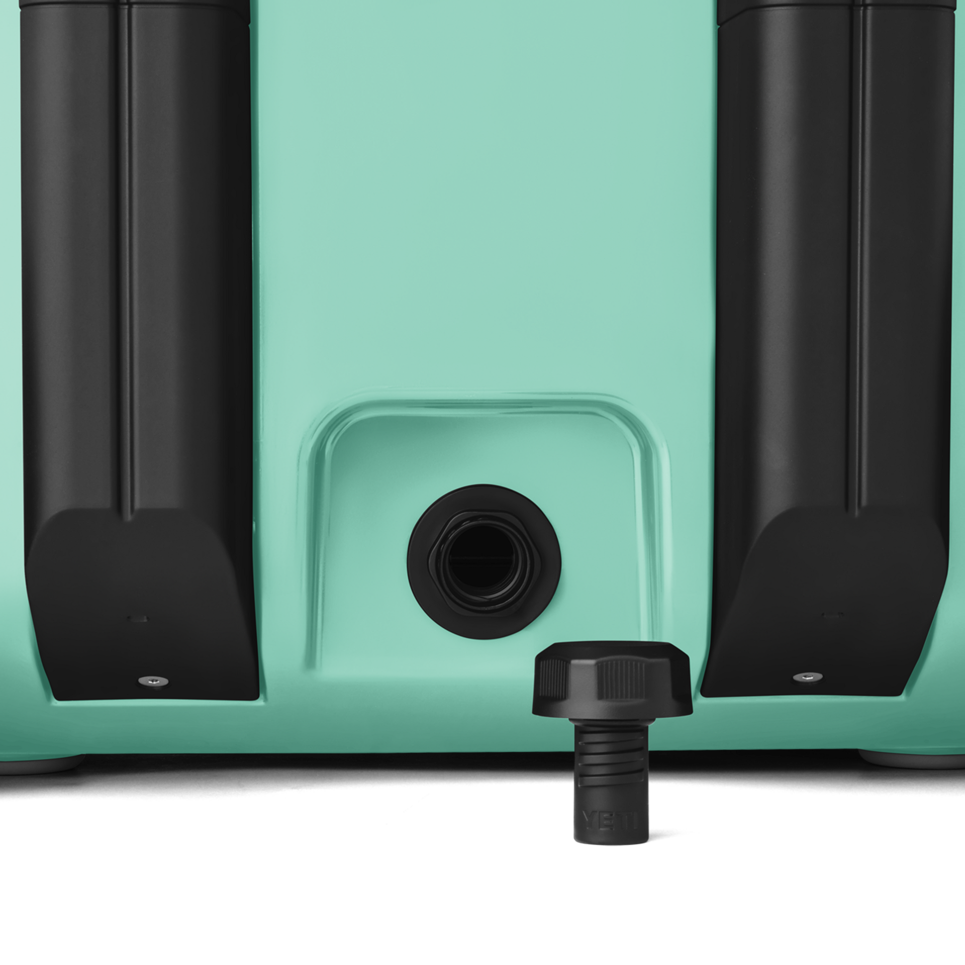 Roadie® 32 Wheeled Cooler - Image 11